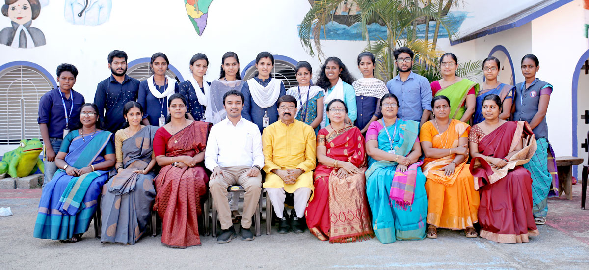 Students union members 2022 with staff Chairman and members of management